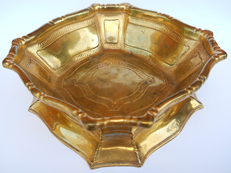 001-OSCAR-B-BACH-METAL-CRAFTSMAN-SQUARE-BRONZE-BOWL-800W.jpg