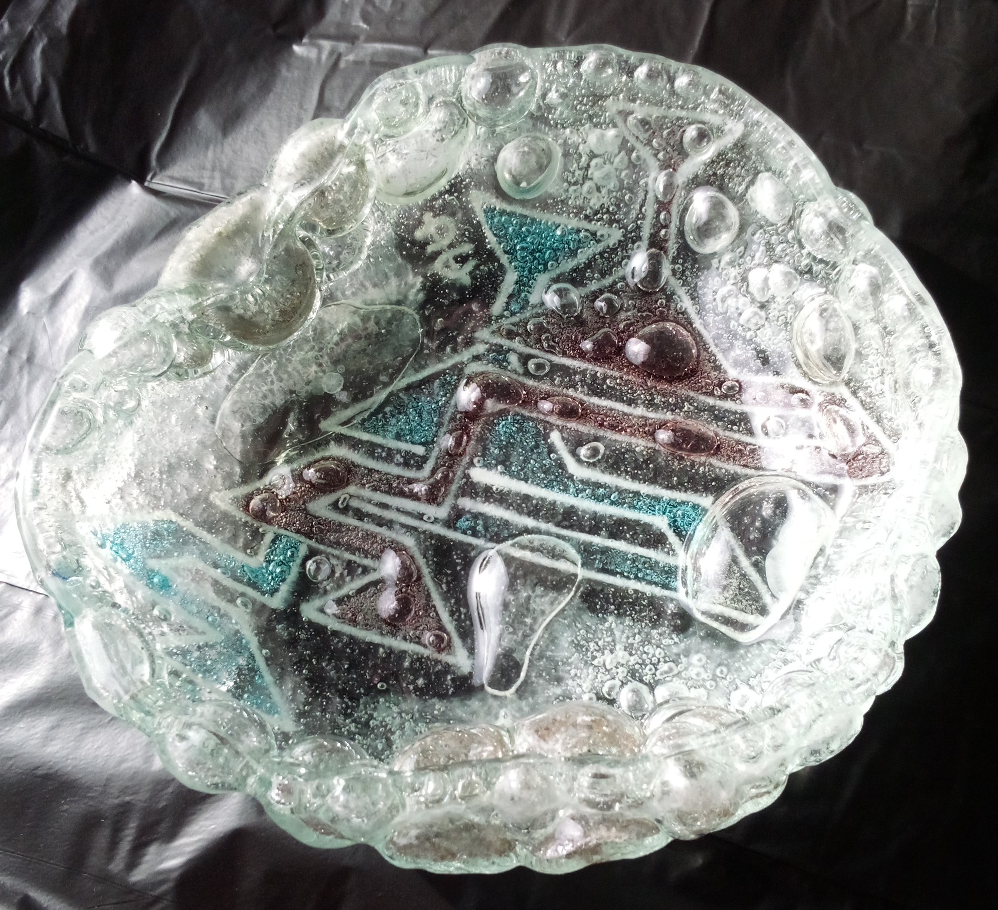 01_studio_glass_bowl_unknown_makers_mark.jpg