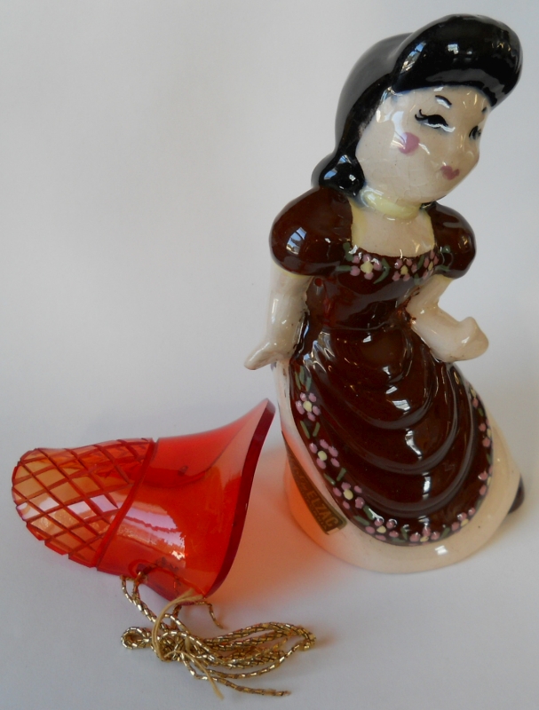 034-ELZAC-CALIFORNIA-POTTERY-LUCITE-BONNET-HAT-GIRL-FIGURINE-800H.jpg