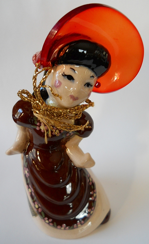 096-ELZAC-CALIFORNIA-POTTERY-LUCITE-BONNET-HAT-GIRL-FIGURINE-800H.jpg