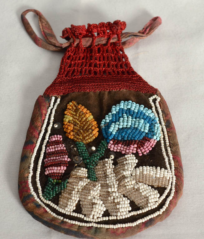 Native American Beaded Coin Purse | Antiques Board