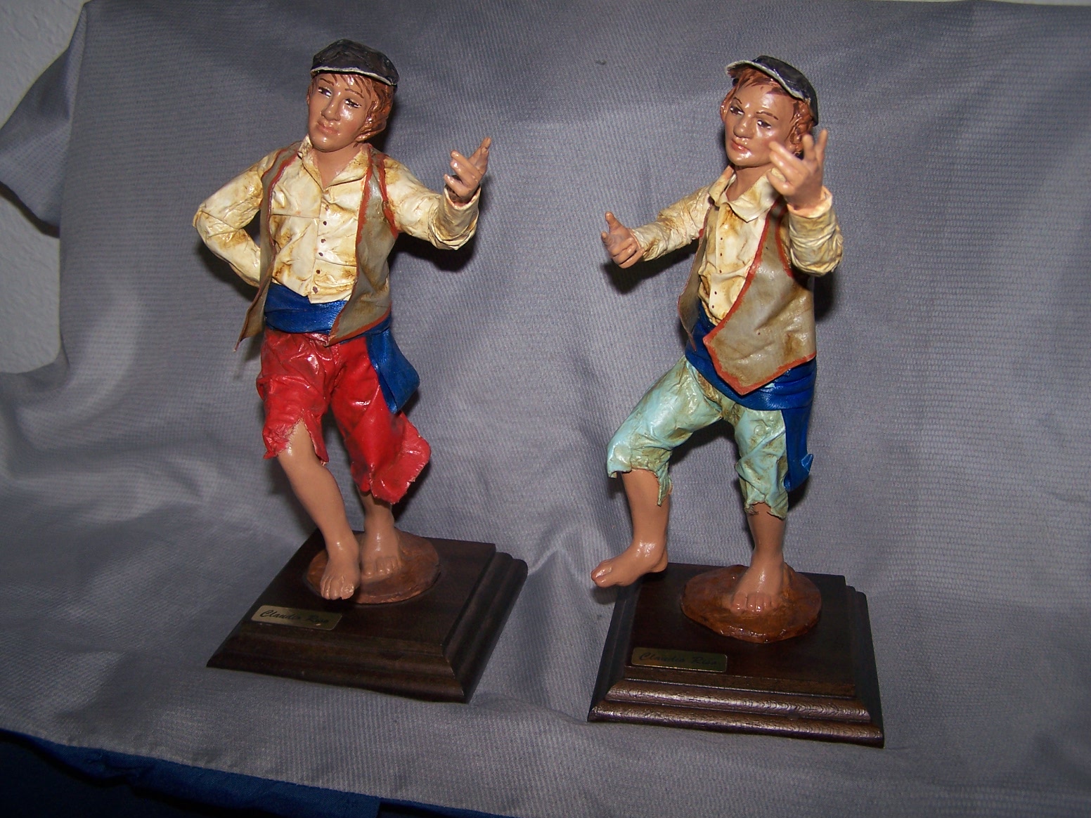 Italian Claudio Riso Figurines, What are they doing?