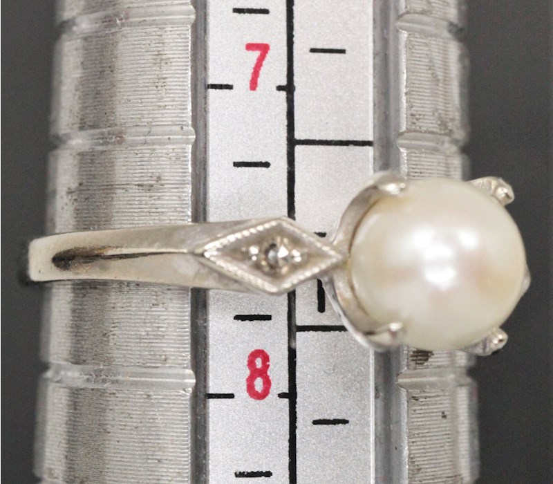 10K White Gold Pearl Diamond Accent Ring 4.jpg