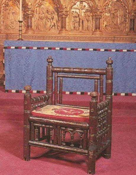 12th century king Stephen's chair, Hereford.jpg