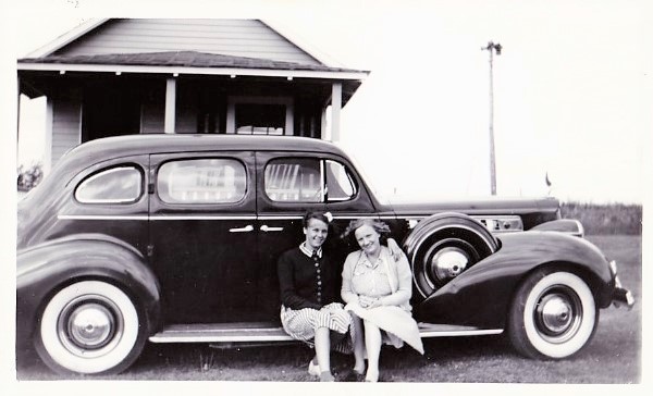 1941 Lillian B Johnson (R) + daughter Gloria D Johnson with their family Packard, Bar Harbor, ME.jpg