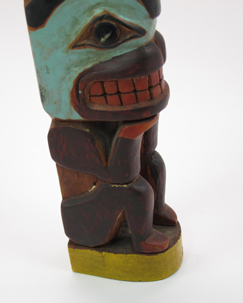 Small wooden totem pole | Antiques Board