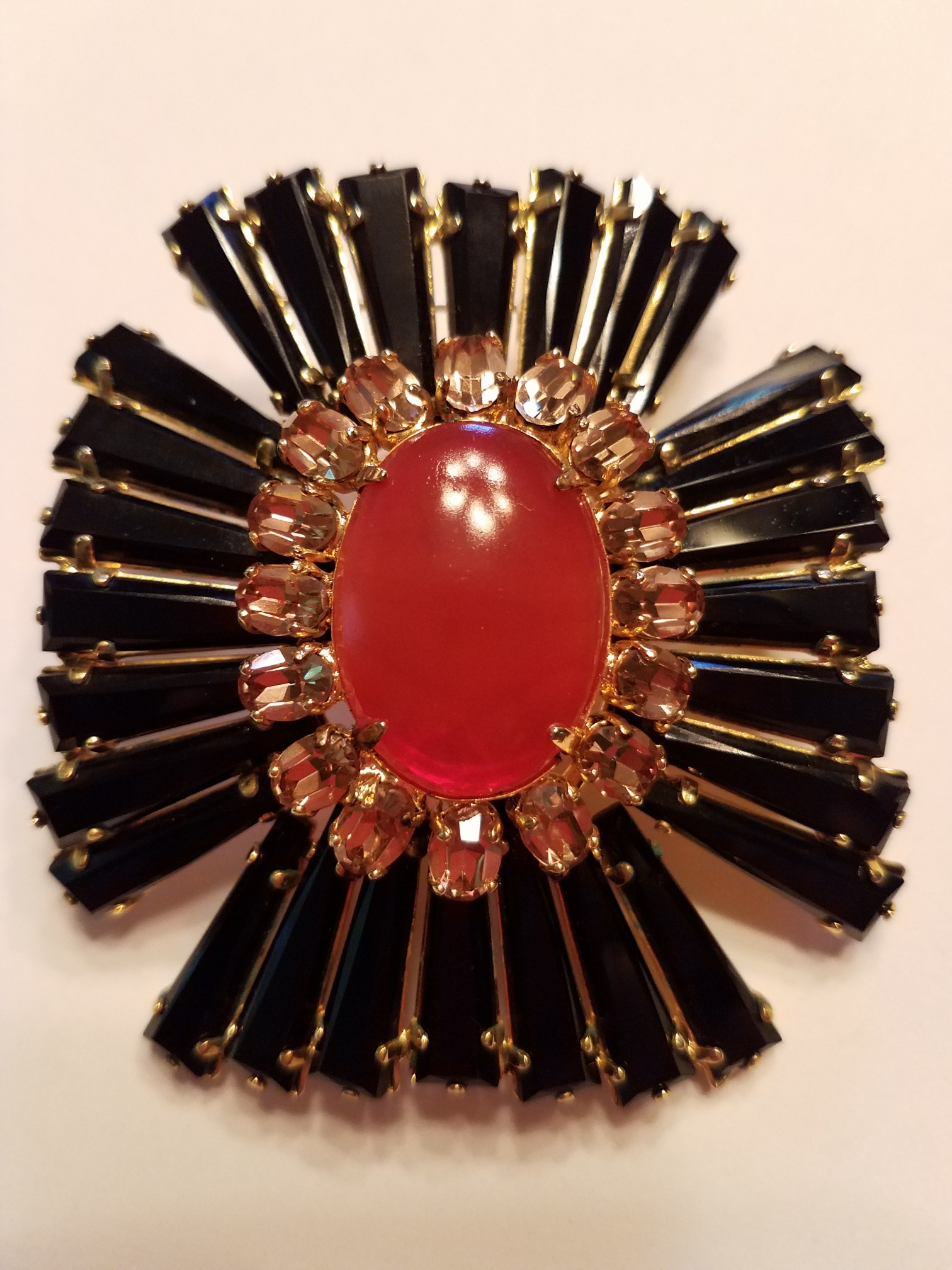 Schreiner hot sale ruffle brooch