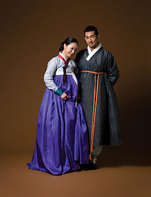 220px-Hanbok_(female_and_male).jpg