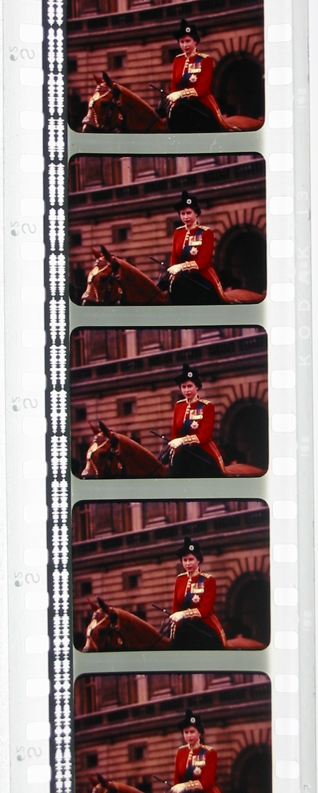 35MM-TRAILER-QUEEN-IS-CROWNED-026-ORIG.jpg