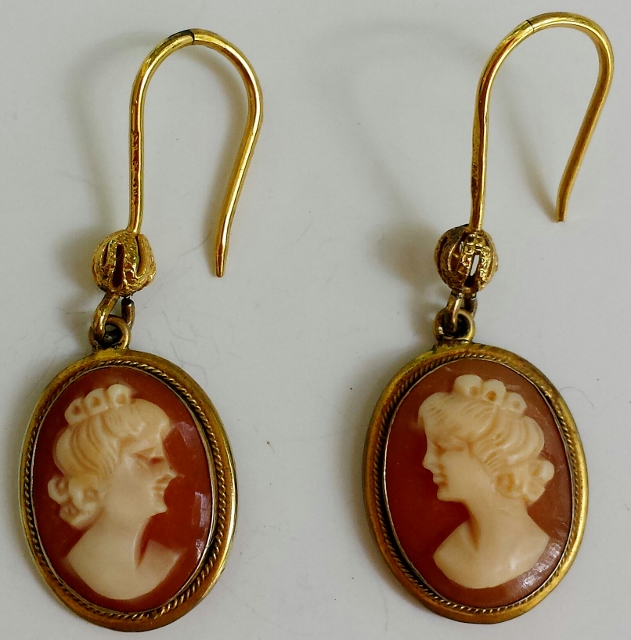 800 Cameo Earrings.jpg