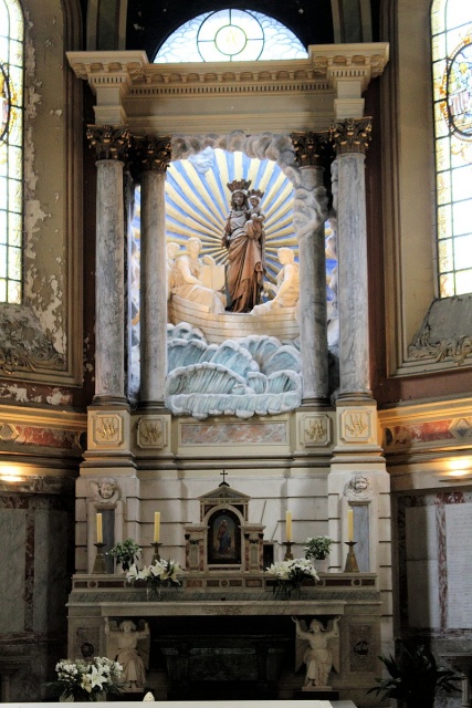 800px-Boulogne-sur-Mer,_cathedral_Notre-Dame,_the_Vierge_de_Boulogne.JPG