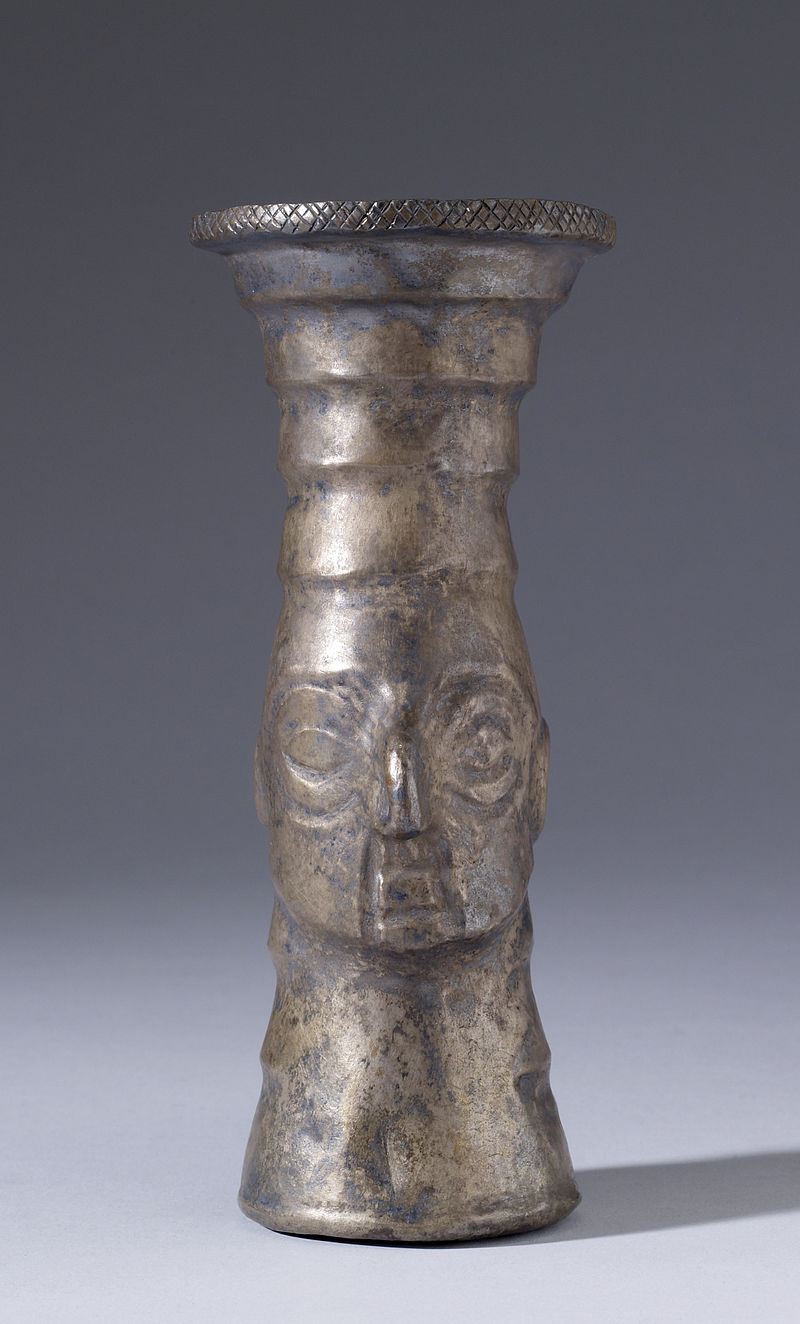 800px-Chimú_-_Beaker_-_Walters_572307.jpg