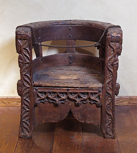 87366ddf497a34e562682580e2ebf4b2--baroque-furniture-medieval-furniture.jpg