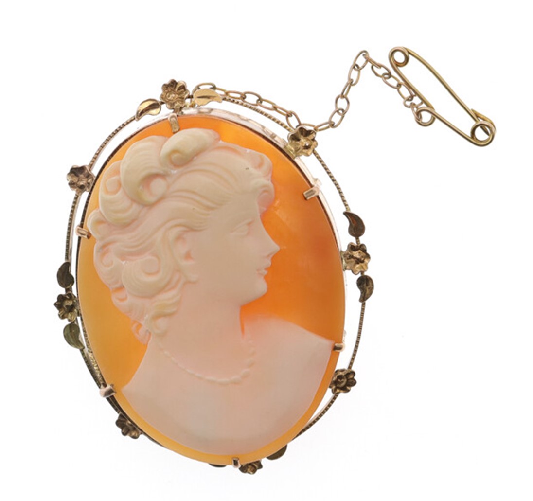 9ct gold cameo brooch.jpg