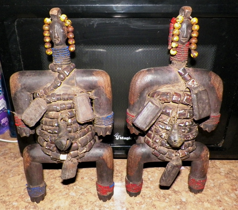 AA AUCTION AFRICAN DOLLS PAIR X SHAPE 1AA.jpg