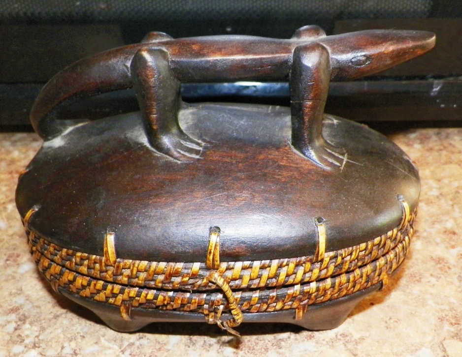 AA EBAY NEW A COLLECTIBLE EBAY EBAY BOX AFRICAN WIT LIZARD TOP HANDLE 1A_A_A.jpg