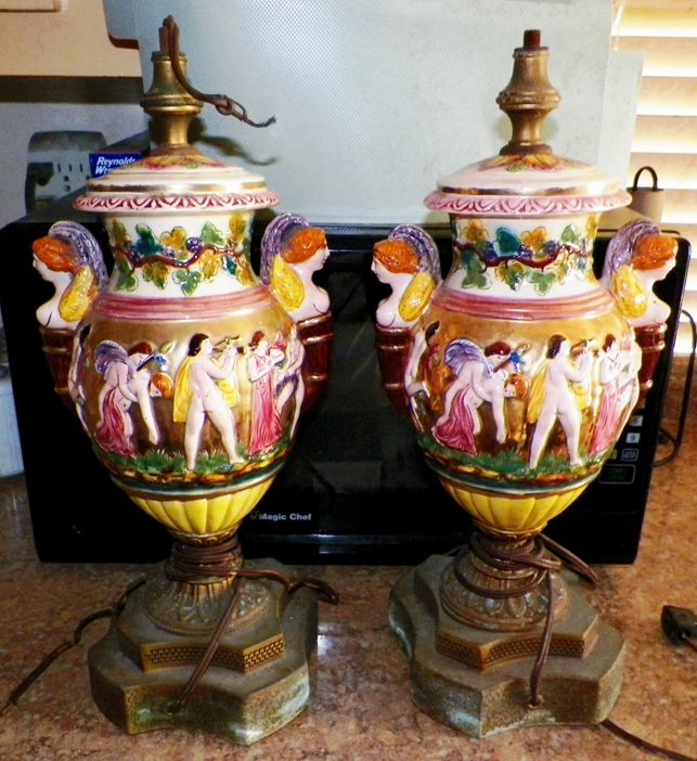 AA EBAY NEW A COLLECTIBLE EBAY LAMP MAJELICA 2AA.jpg