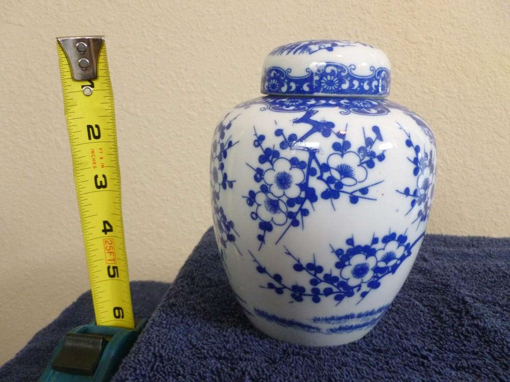 aa07-Vase with Lid-1.jpg