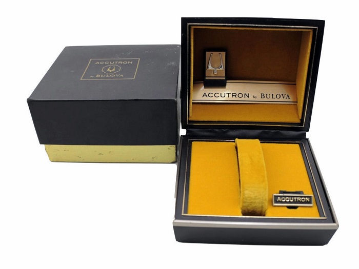 ACCUTRON BOX AND CASE 001-001.jpg