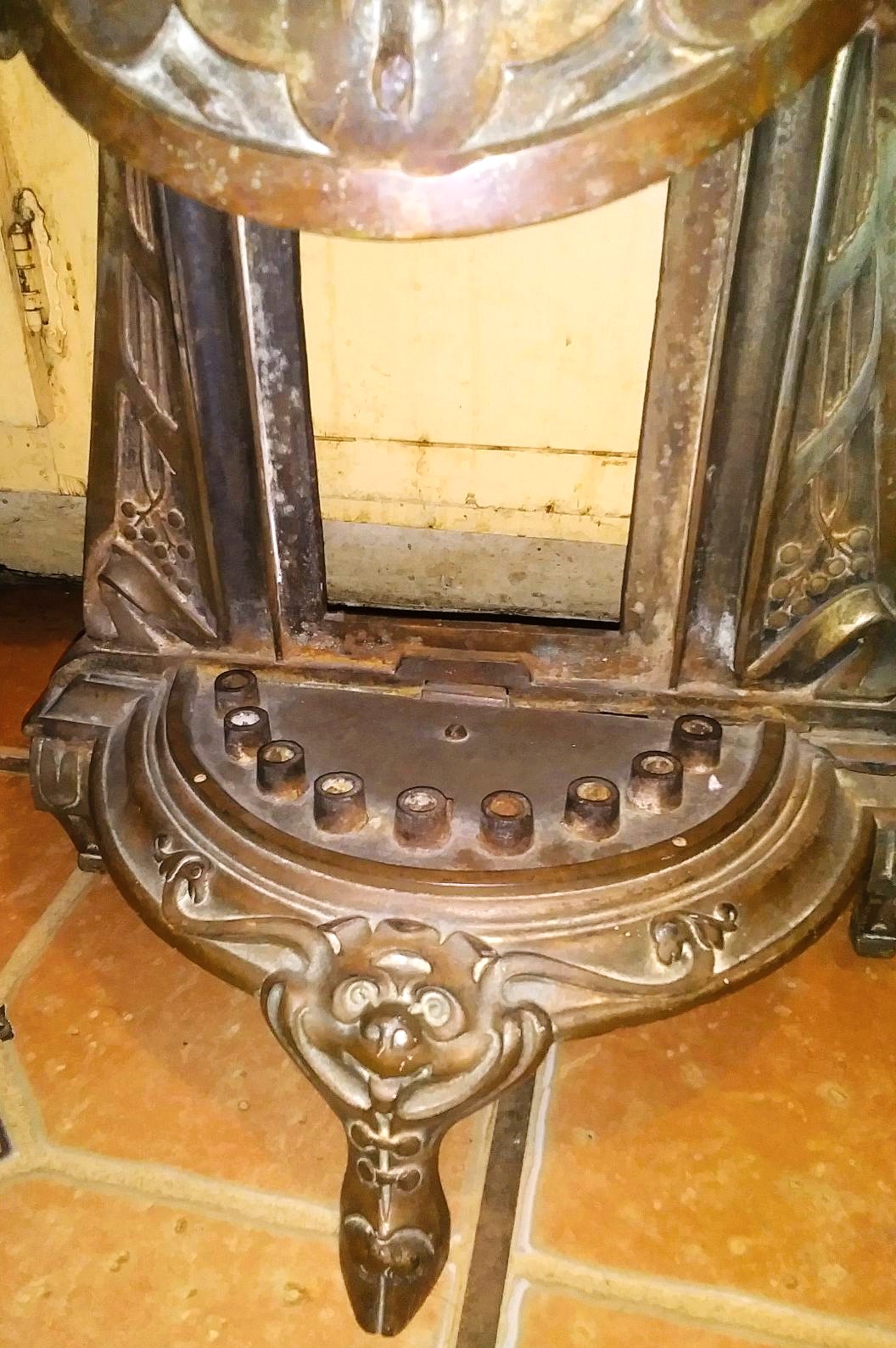 ANTIQUE GAS HEATER 3AA.jpg