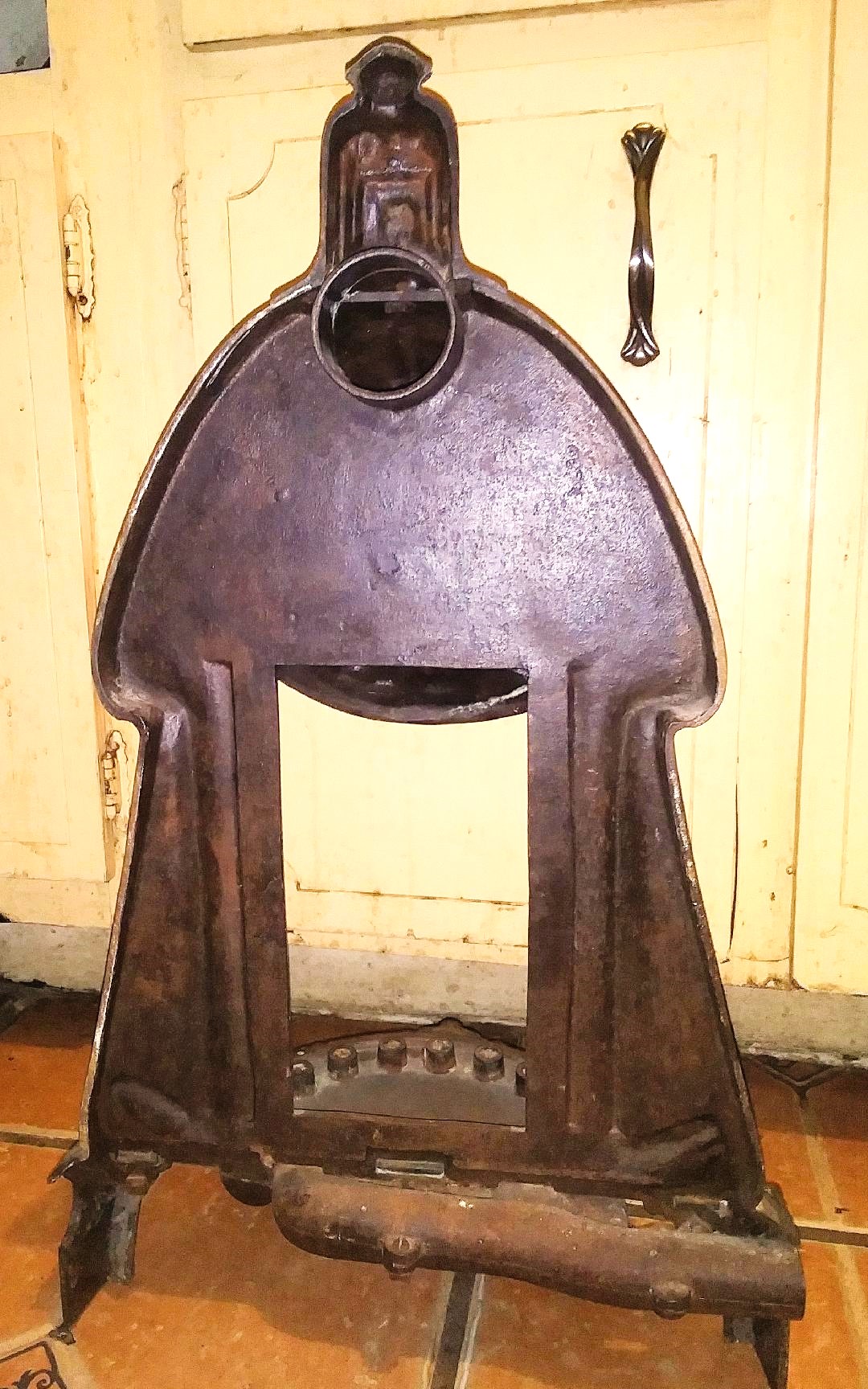 ANTIQUE GAS HEATER 5AA.jpg