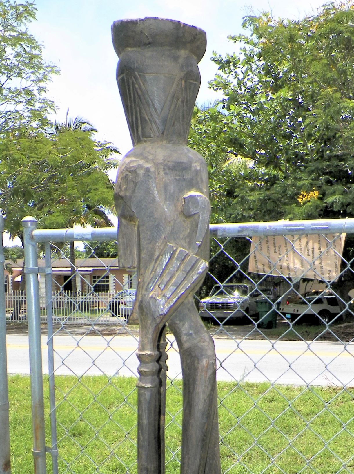 ART CARVING AFRICAN 7ft STATUE 3BaA.JPG