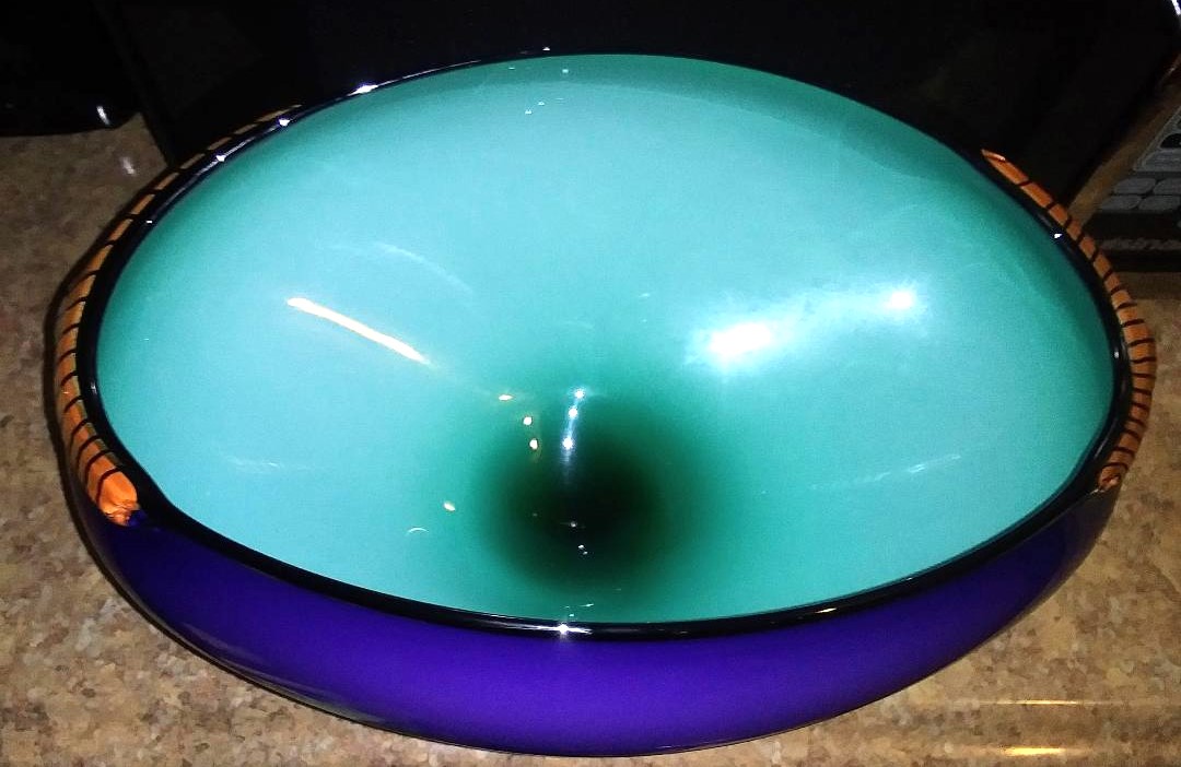 ART GLASS BOWL SIGNED 2BAA.jpg