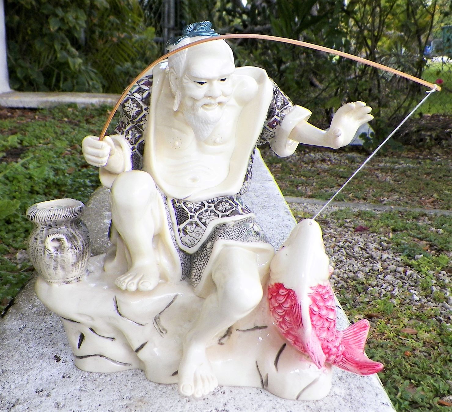 ART STATUE AISIAN FISHERMAN 1AA.JPG