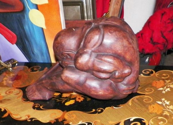 ART STATUE CURLED MAN CARVED WOOD 1AAA.JPG