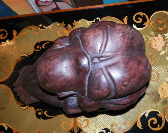 ART STATUE CURLED MAN CARVED WOOD 2AAA.JPG