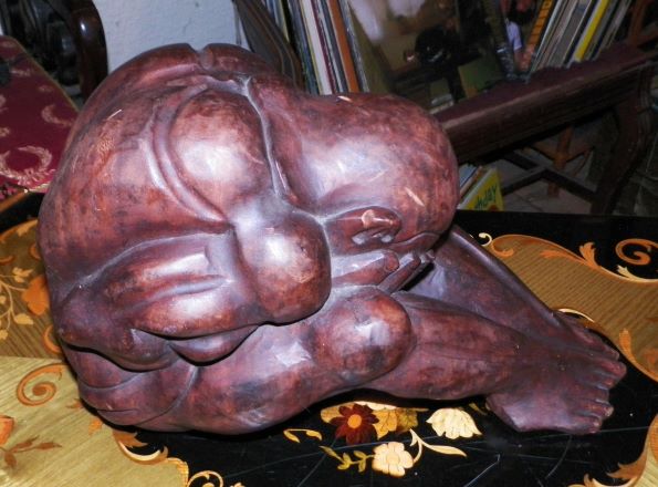 ART STATUE CURLED MAN CARVED WOOD 3AAA.JPG