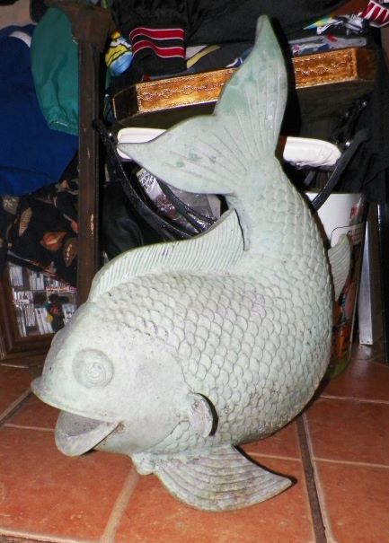 ART STATUE KOI FISH 1BAA_AA.JPG