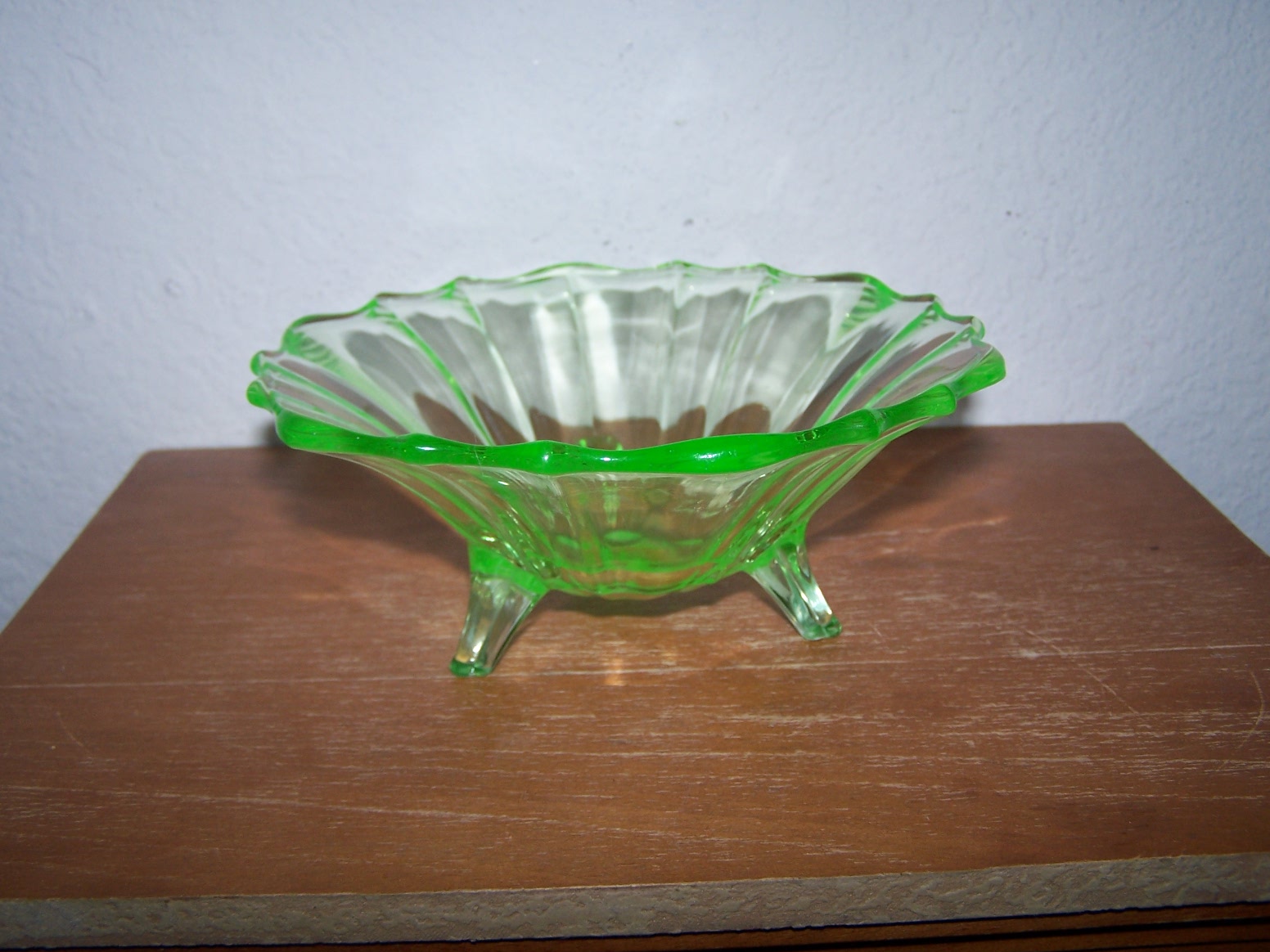 Green Glass Bowls : r/HelpMeFindThis