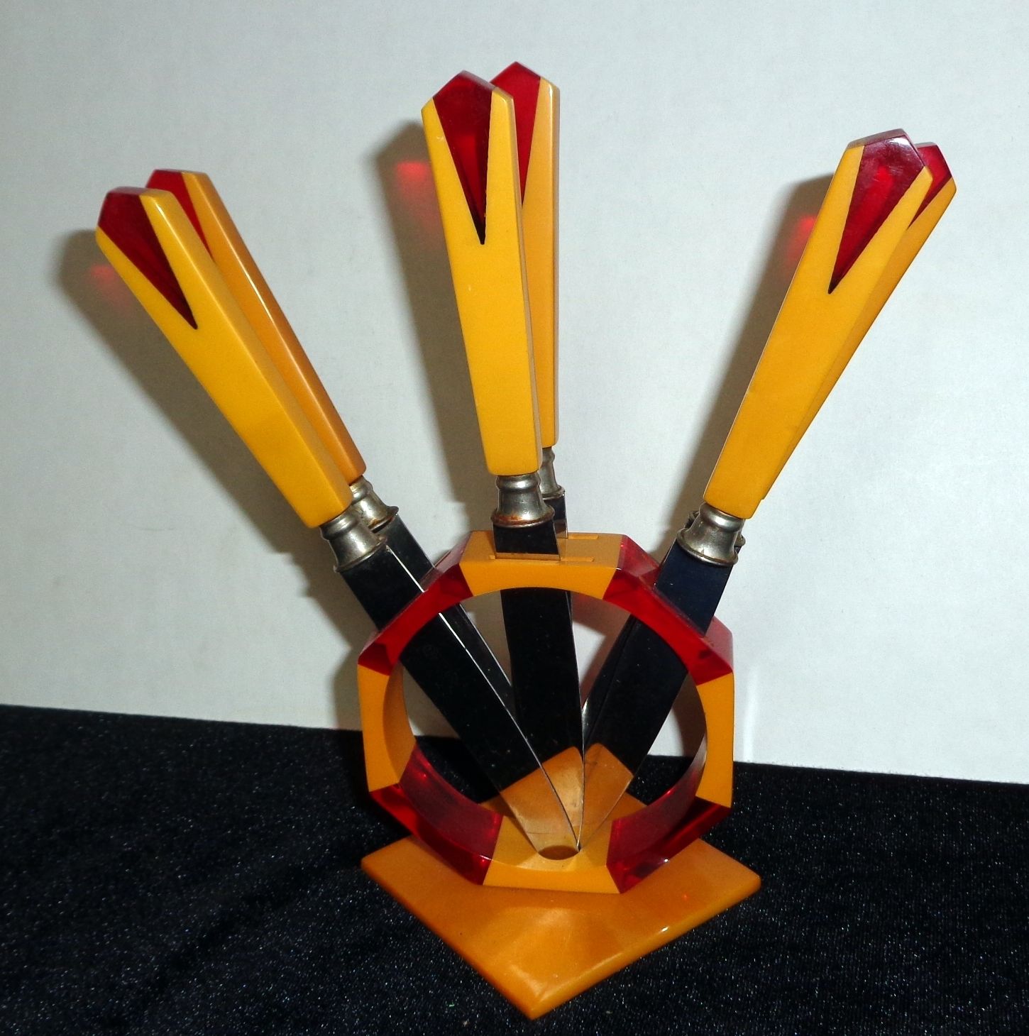 bakelite knife rest fan 3.jpg