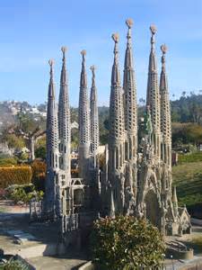 Basilica of Sagrada Familia.jpg