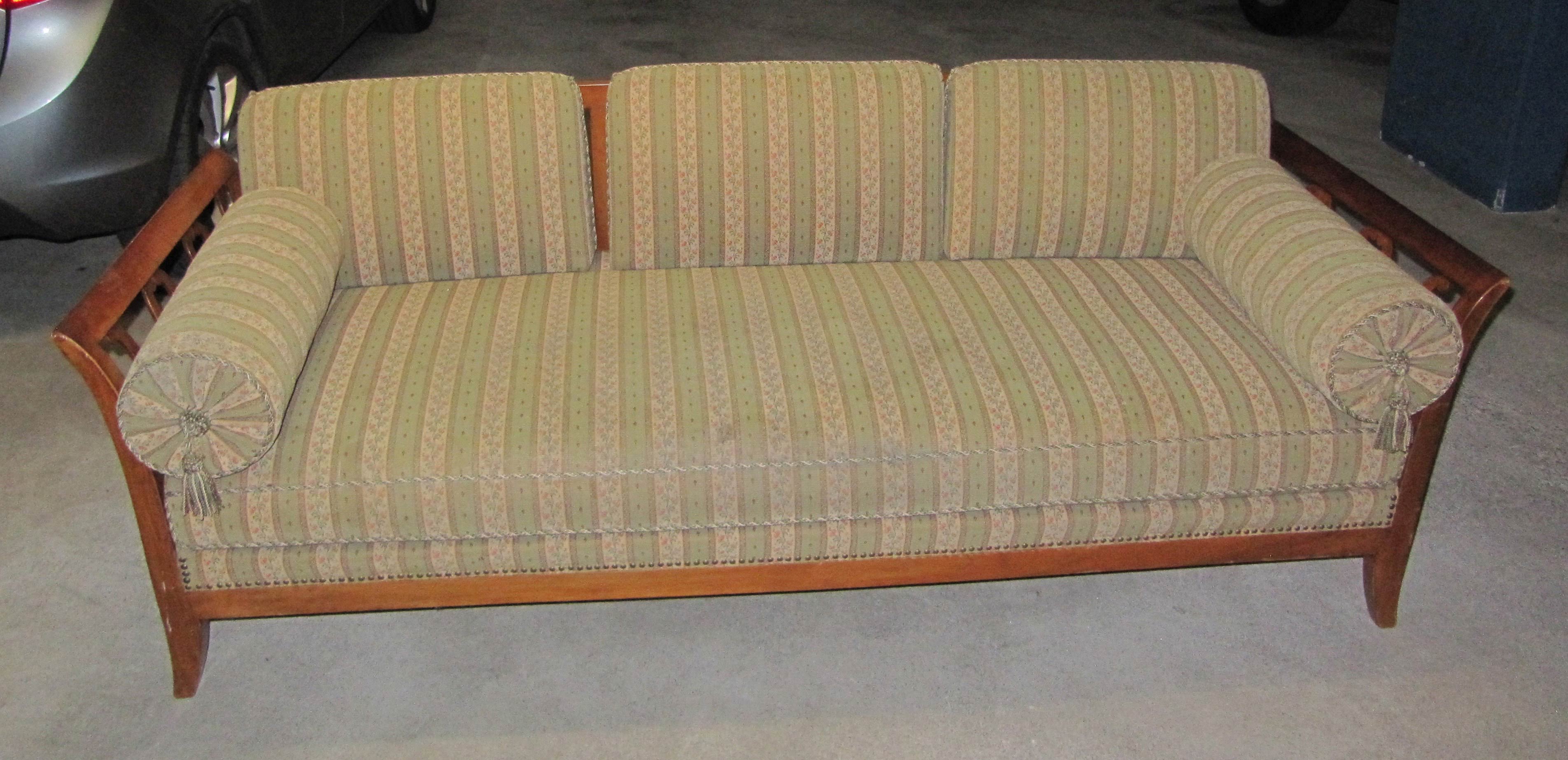 Biedermeier-couch.jpg