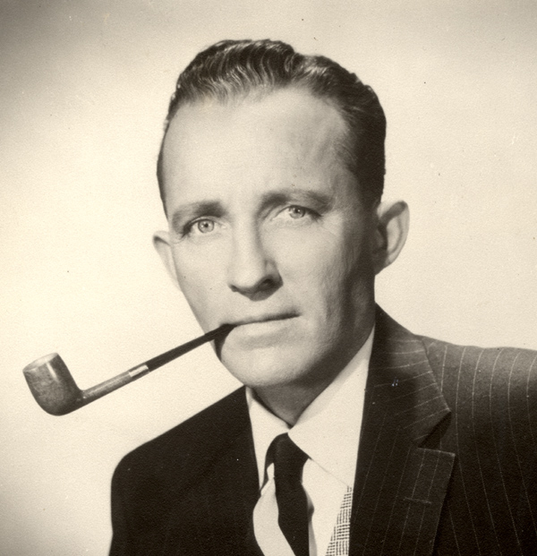 Bing Crosby with pipe.jpg