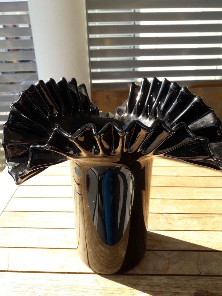 black glass vase.jpg