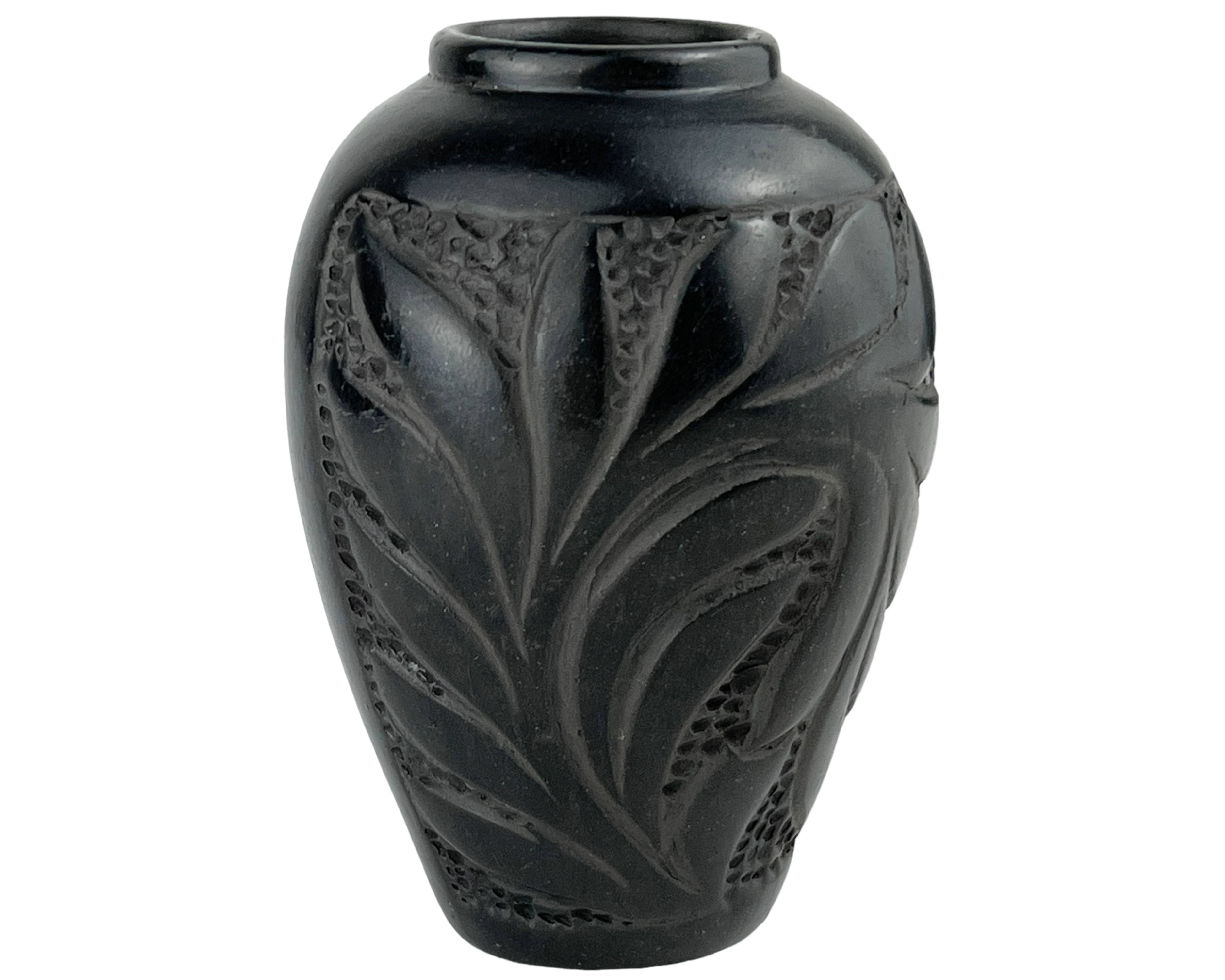 Black-Pottery-Vase-0.jpg