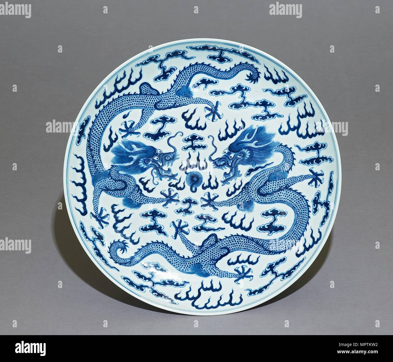 blue-and-white-dish-MPTKW2.jpg