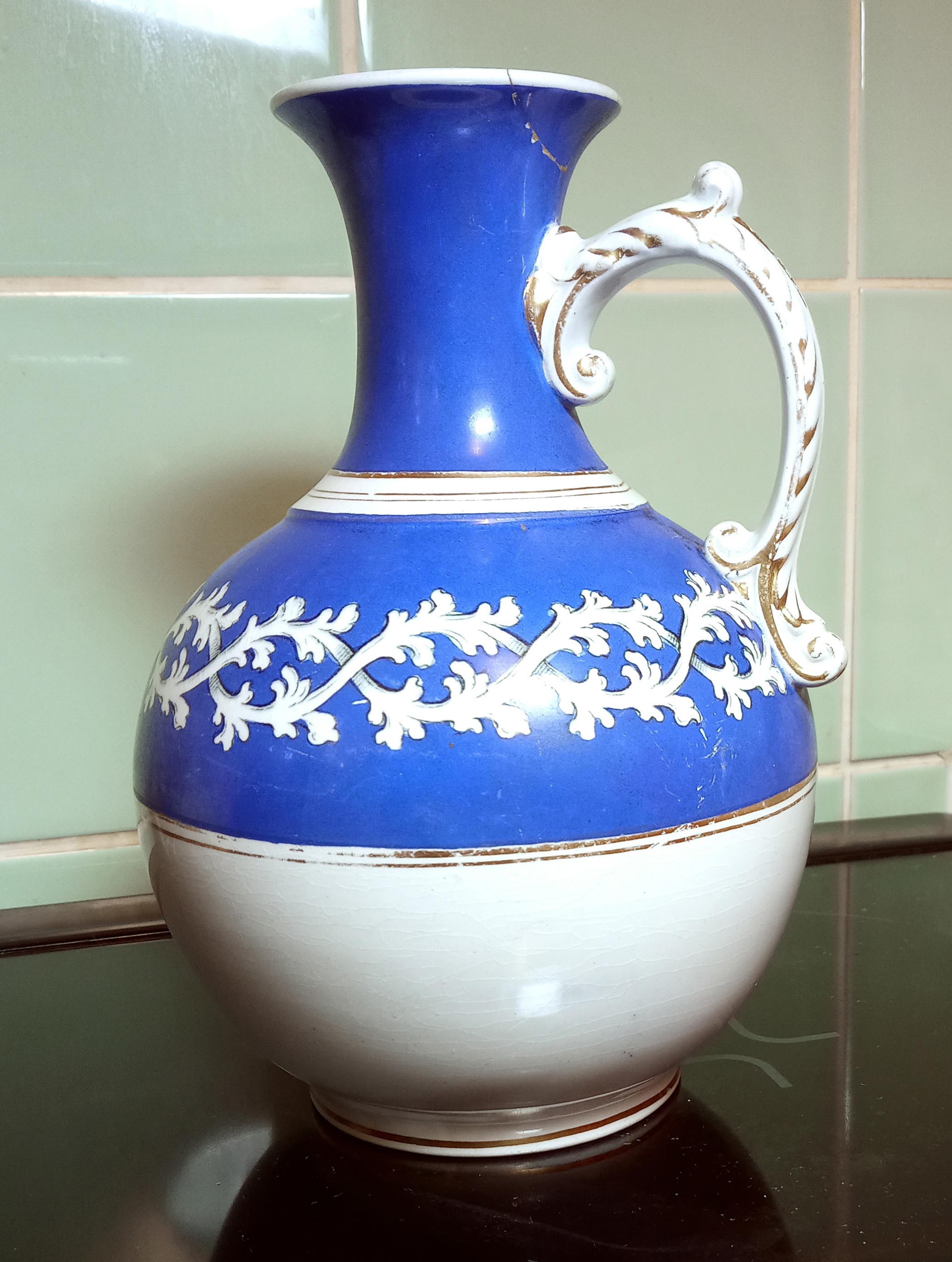 blue jug “W VICTORIA”--.jpg