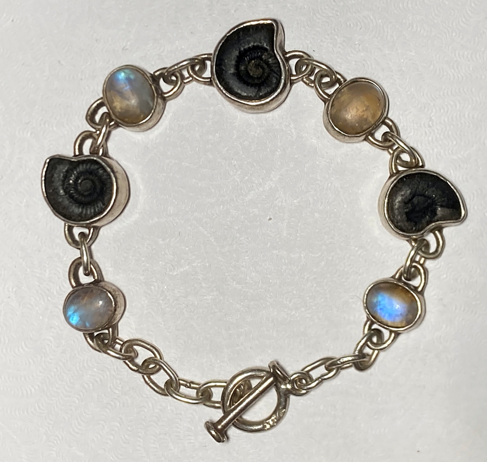 bracelet1.jpg