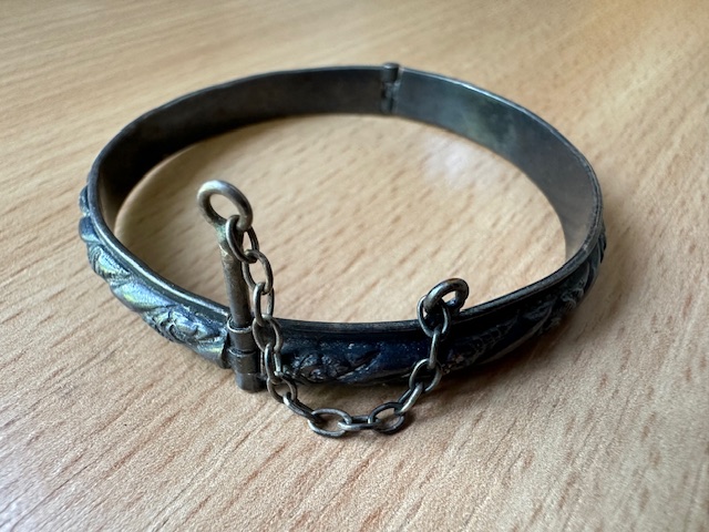 bracelet1.jpg