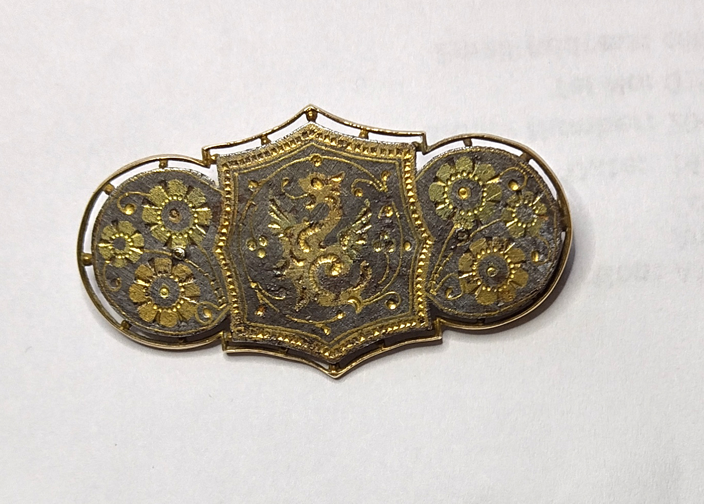 Brooch02.jpg