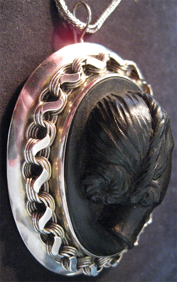 Brooch3.jpg