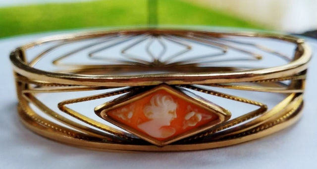 cameo hinged bracelet (640x341).jpg