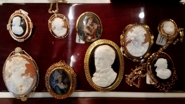 Cameo Tray 1 (640x361).jpg