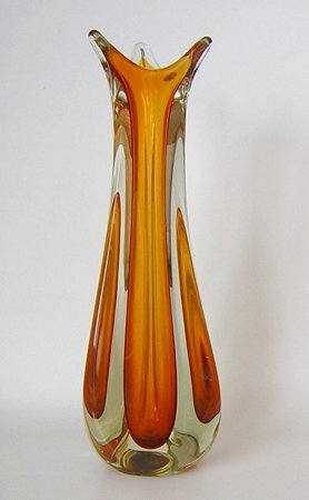 CanadaArtPulledGlass3LobeAmberTallVaseHeavy-a.jpg