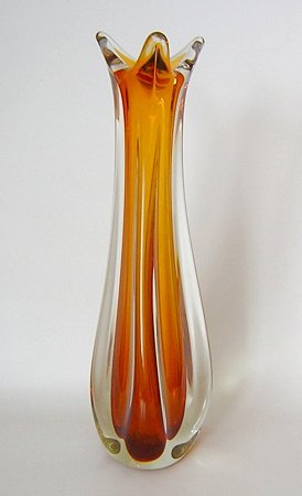 CanadaArtPulledGlass3LobeAmberTallVaseHeavy-b.jpg