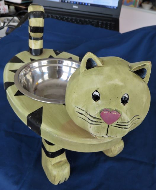 cat fod bowl 1.JPG